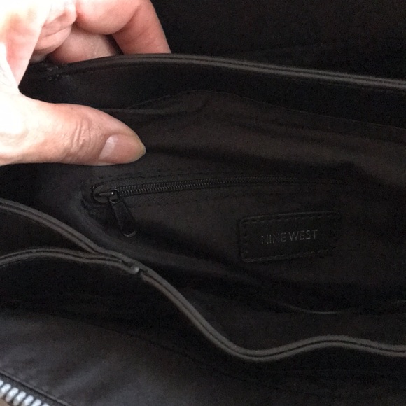 Lovely Black Nine West Versatile Purse. - Picture 8 of 8